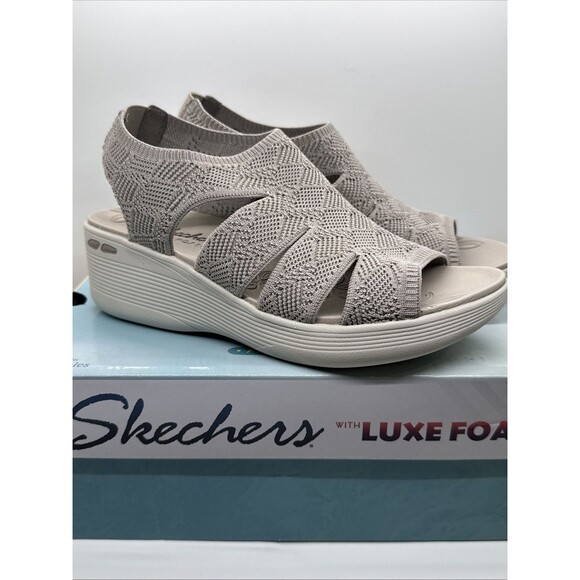 Women’s Skechers Luxe Foam  Vegan Stylish Slip Ons  Size 7 - Picture 9 of 10